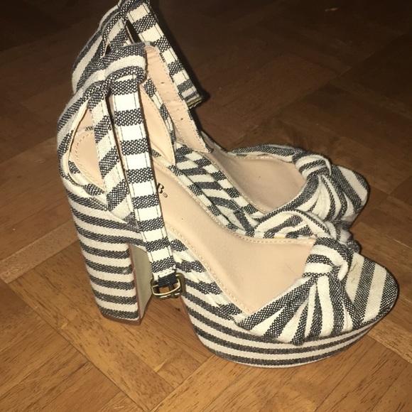 Fabulous blue and white striped high heels - Picture 2 of 5